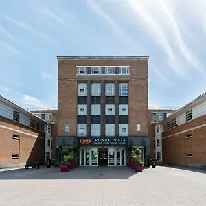 https://crowne-plaza-john-lennon-airport.hotelsin-chester.com